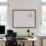 Bílá magnetická tabule NATURE LINE v dřevěném rámu PALISANDR